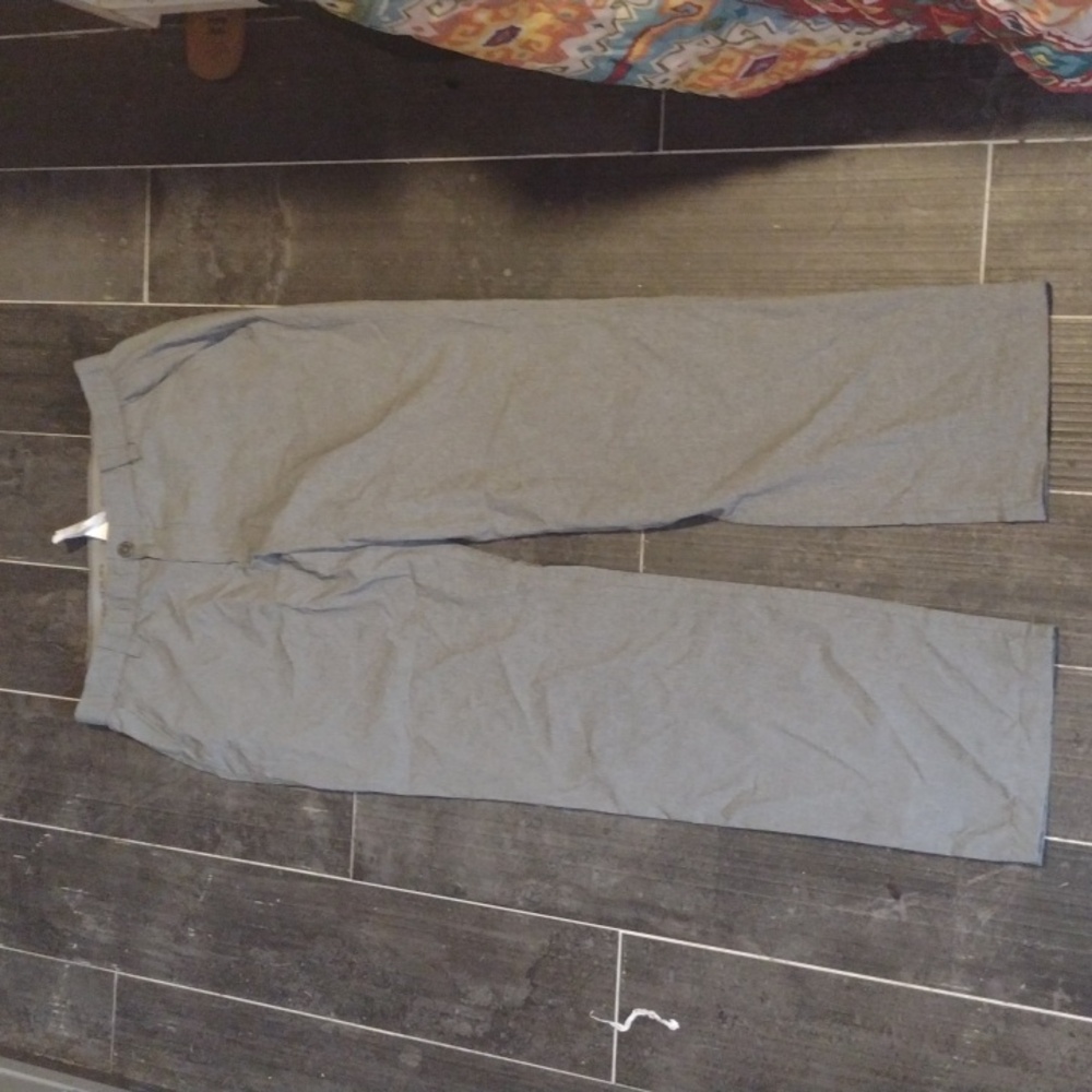 Under Armour men's pants. 34/32. Loose.